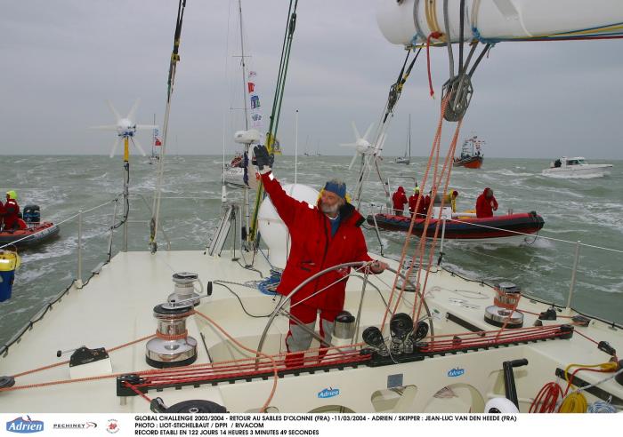 Jean Luc Van Den Heede recordman du tour du monde à l'envers